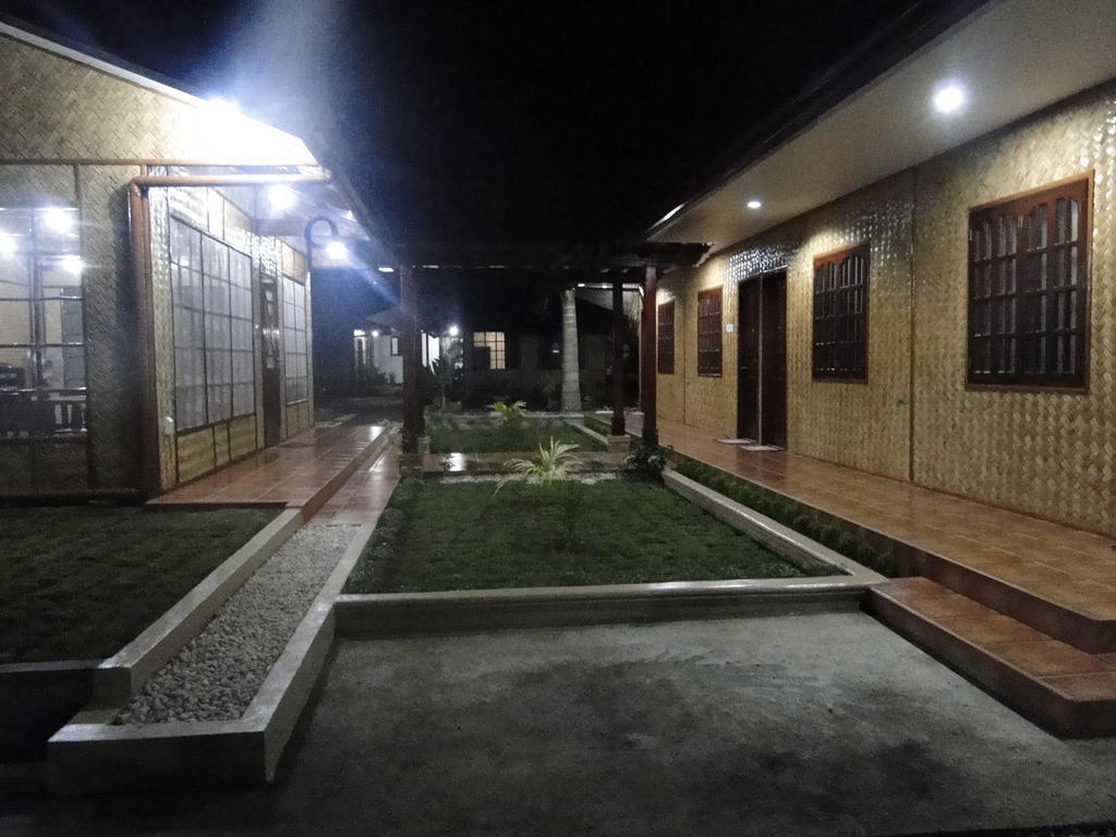 Susan'S Place Bed And Breakfast Puerto Princesa ภายนอก รูปภาพ