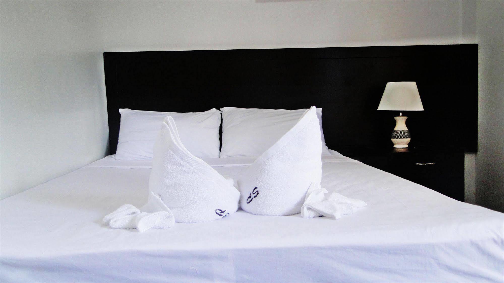 Susan'S Place Bed And Breakfast Puerto Princesa ภายนอก รูปภาพ